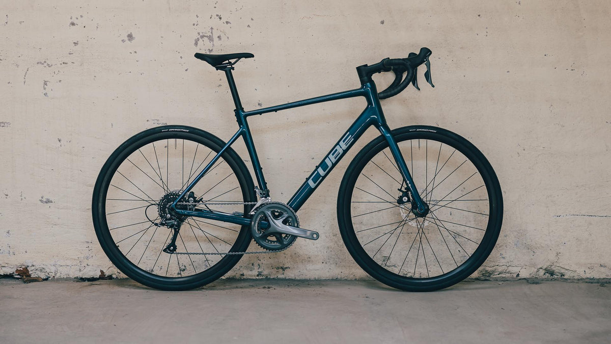 Vélo route Cube attain pro nautica´n´prism
