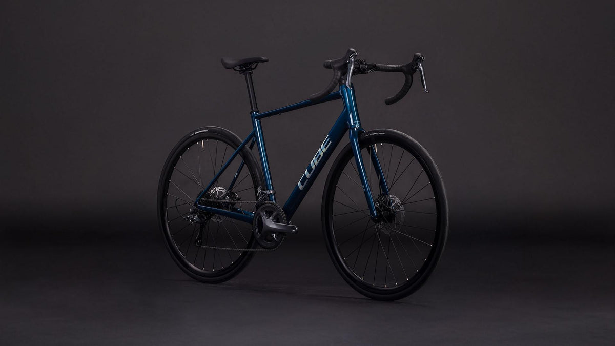 Vélo route Cube attain pro nautica´n´prism