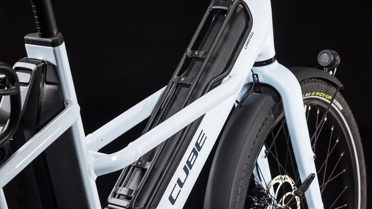 Vélo cargo électrique longtail Cube longtail hybrid sport 725 flashwhite´n´reflex