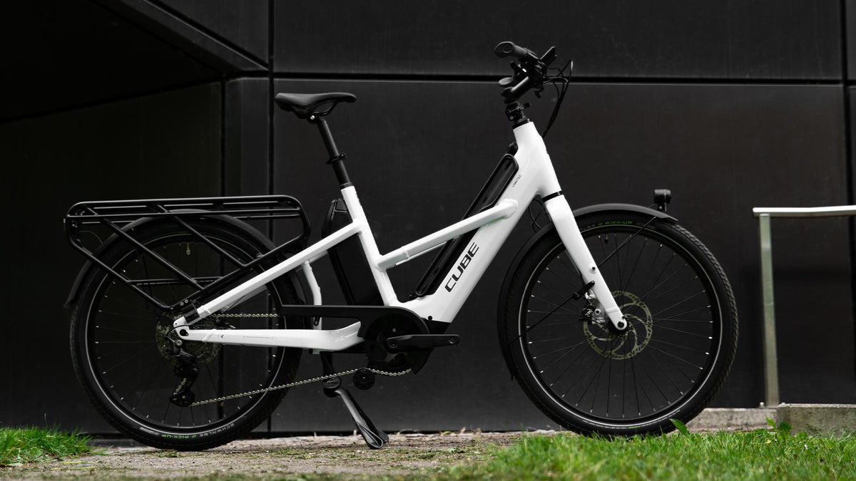 Vélo cargo électrique longtail Cube longtail hybrid sport 725 flashwhite´n´reflex