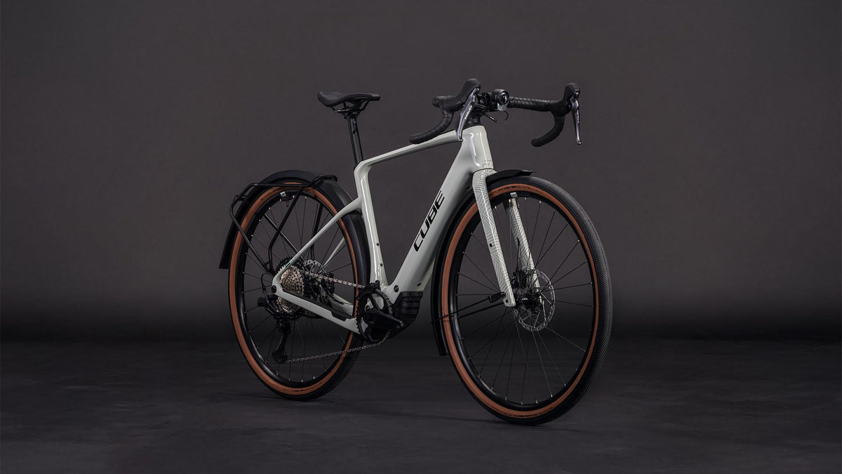 Vélo gravel électrique Cube nuroad hybrid c:62 race 400x fe reedbeige´n´black