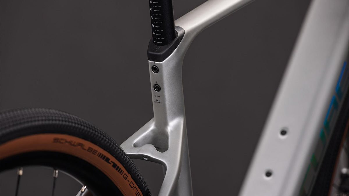 Vélo gravel électrique Cube nulane hybrid c:62 race 400x sleekgrey´n´prism
