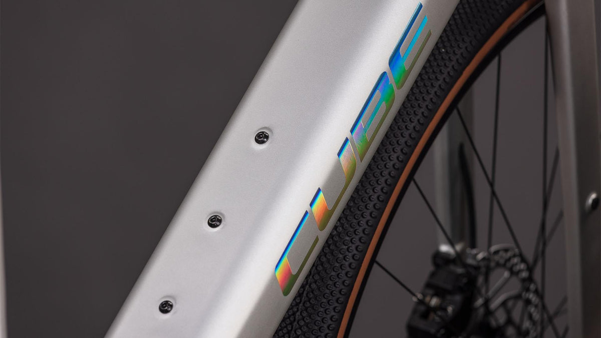 Vélo gravel électrique Cube nulane hybrid c:62 race 400x sleekgrey´n´prism