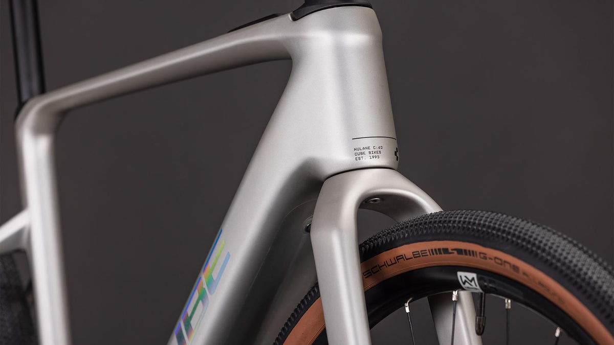 Vélo gravel électrique Cube nulane hybrid c:62 race 400x sleekgrey´n´prism